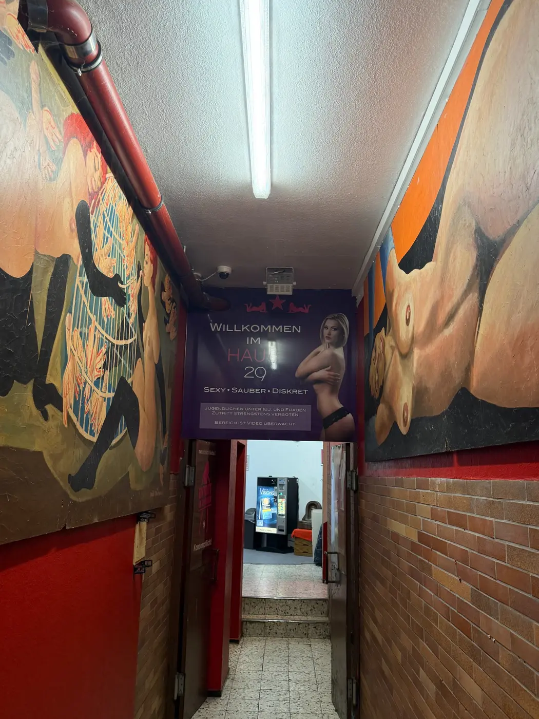 Diskreter Eingang zum Haus 29